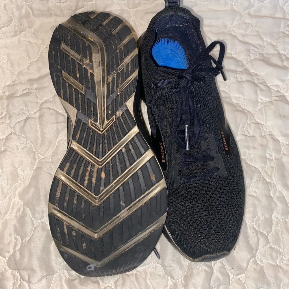 Brooks LE Levitate 3 Size 7.5M Black/Silver Athletic Running Shoes